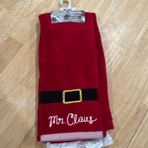 St. Nicholas Square, Mr. & Mrs. Claus, bath, hand towels. Set of two (2). NWT.